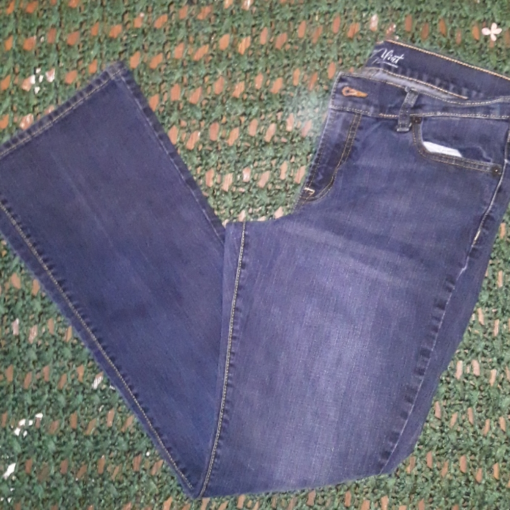 Old navy jeans flirt